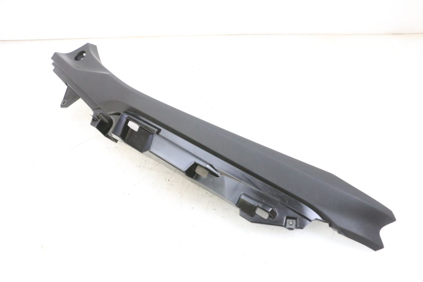 photo de PRAWA TYLNA LISTWA PROGOWA YAMAHA TRICITY 300 (2020 - 2024) - Widok ogólny