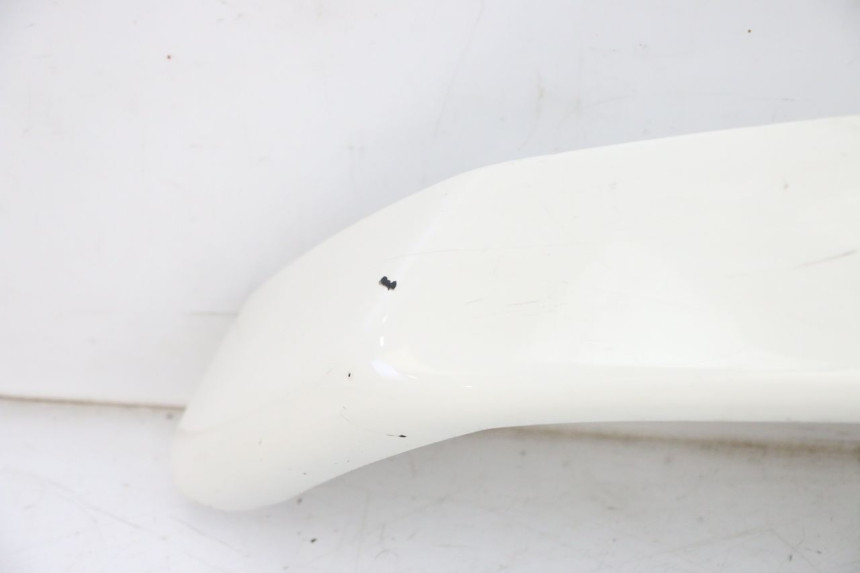 photo de PRAWA TYLNA LISTWA PROGOWA PIAGGIO VESPA GTS SUPER IE 125 (2009 - 2016) - Zbliżenie komponentów