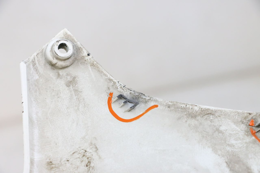 photo de PRAWA TYLNA LISTWA PROGOWA PIAGGIO VESPA GTS SUPER IE 125 (2009 - 2016) - Zoom stanu zużycia