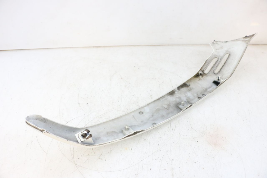 photo de PRAWA TYLNA LISTWA PROGOWA PIAGGIO VESPA GTS SUPER IE 125 (2009 - 2016) - Widok ogólny