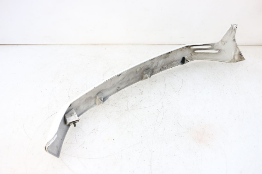 photo de PRAWA TYLNA LISTWA PROGOWA PIAGGIO VESPA GTS SUPER IE 125 (2009 - 2016) - Punkty mocowania