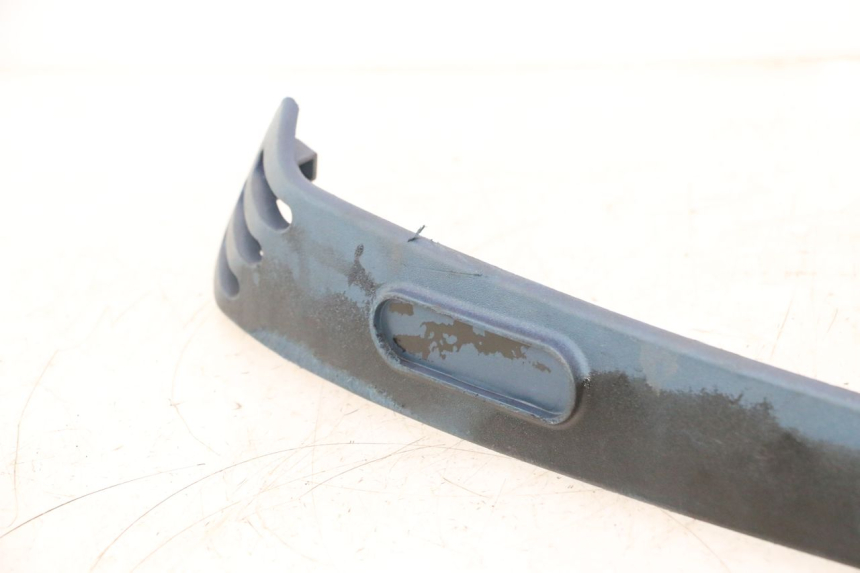photo de PRAWA TYLNA LISTWA PROGOWA PIAGGIO VESPA LX 2T 50 (2005 - 2013) - Punkty mocowania