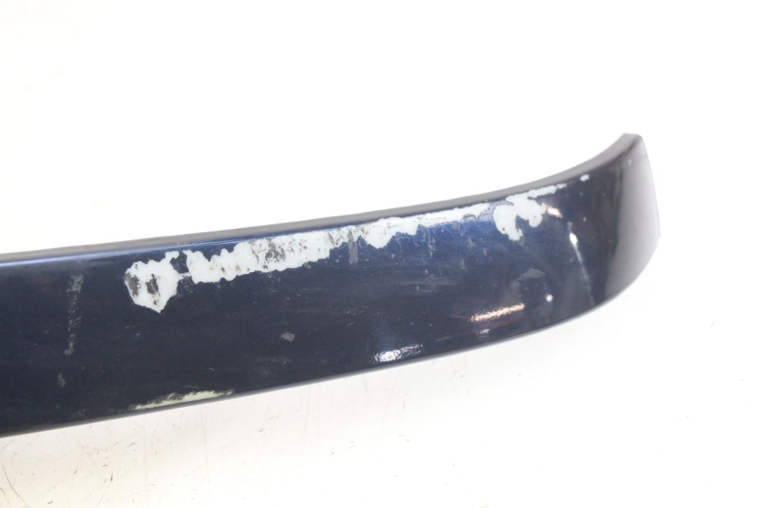 photo de PRAWA TYLNA LISTWA PROGOWA PIAGGIO VESPA LXV 125 (2006 - 2009) - Zbliżenie techniczne