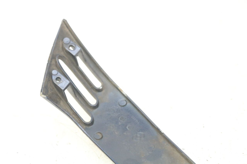 photo de PRAWA TYLNA LISTWA PROGOWA PIAGGIO VESPA LXV 125 (2006 - 2009) - Punkty mocowania