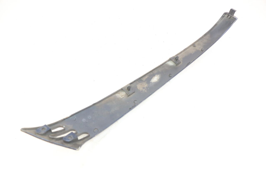 photo de PRAWA TYLNA LISTWA PROGOWA PIAGGIO VESPA LXV 125 (2006 - 2009) - Stan powierzchni