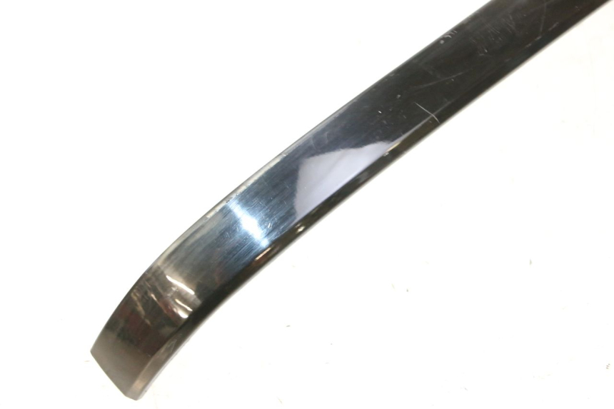 photo de PRAWA TYLNA LISTWA PROGOWA PIAGGIO VESPA S 2T 50 (2007 - 2014) - Szczegół części