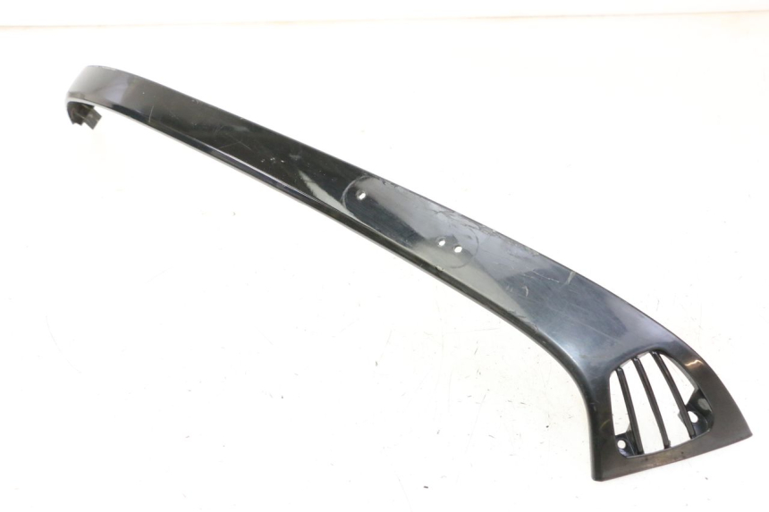 photo de PRAWA TYLNA LISTWA PROGOWA PIAGGIO VESPA S 2T 50 (2007 - 2014) - Zbliżenie techniczne