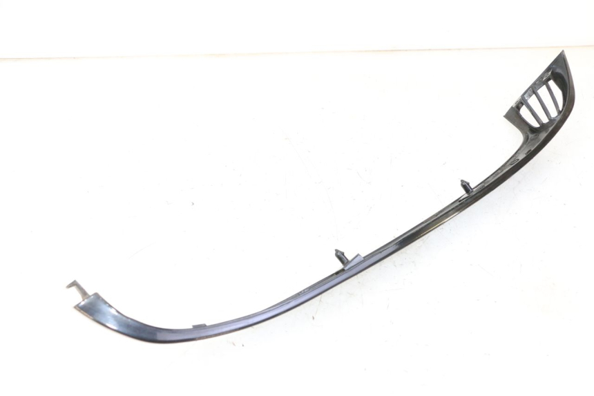 photo de PRAWA TYLNA LISTWA PROGOWA PIAGGIO VESPA S 2T 50 (2007 - 2014) - Widok ogólny