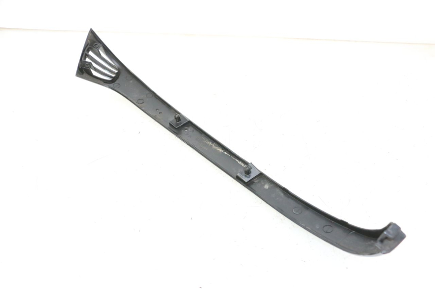 photo de PRAWA TYLNA LISTWA PROGOWA PIAGGIO VESPA S 2T 50 (2007 - 2014) - Punkty mocowania