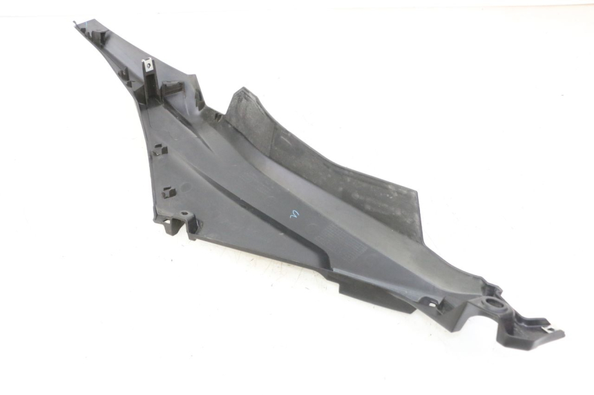 photo de PRAWA TYLNA LISTWA PROGOWA YAMAHA XMAX X-MAX 125 (2021 - 2025) - Inny kąt widzenia