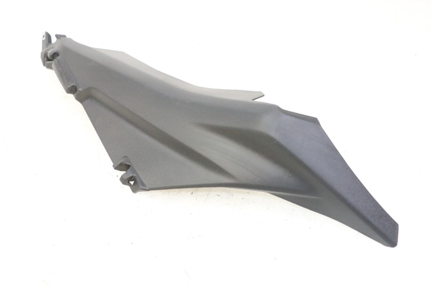 photo de PRAWA TYLNA LISTWA PROGOWA YAMAHA XMAX X-MAX 125 (2021 - 2025) - Punkty mocowania