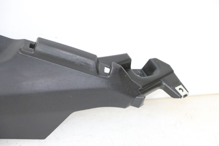 photo de PRAWA TYLNA LISTWA PROGOWA YAMAHA XMAX X-MAX 125 (2021 - 2025) - Oznaczenia i referencje