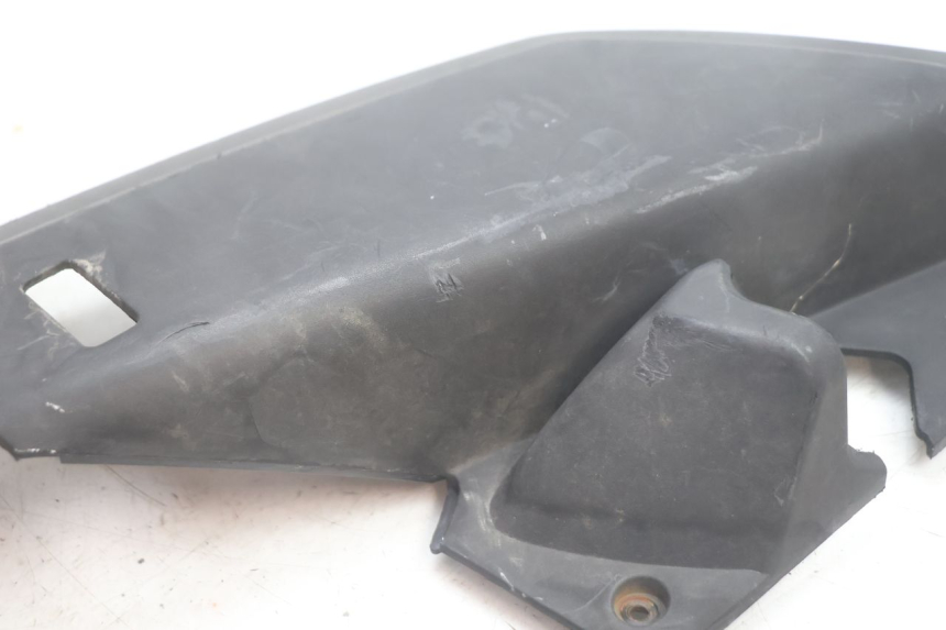 photo de PRAWA TYLNA LISTWA PROGOWA YAMAHA XMAX X-MAX 125 (2006 - 2009) - Widok ogólny