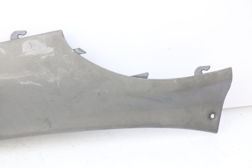 photo de PRAWA TYLNA LISTWA PROGOWA PIAGGIO X9 EVOLUTION 125 (2003 - 2007) - Stan powierzchni