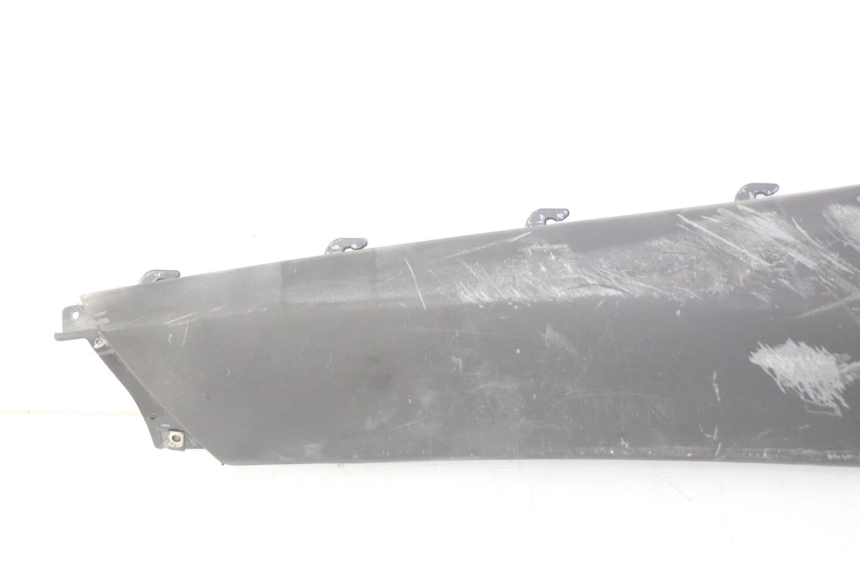 photo de PRAWA TYLNA LISTWA PROGOWA PIAGGIO X9 EVOLUTION 125 (2003 - 2007) - Punkty mocowania