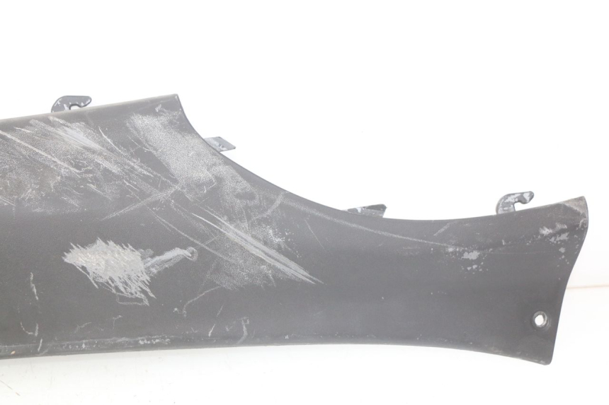 photo de PRAWA TYLNA LISTWA PROGOWA PIAGGIO X9 EVOLUTION 125 (2003 - 2007) - Stan powierzchni