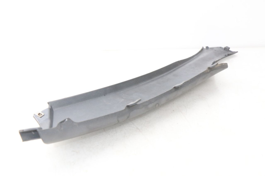 photo de PRAWA TYLNA LISTWA PROGOWA PIAGGIO X9 125 (2000 - 2003) - Inny kąt widzenia