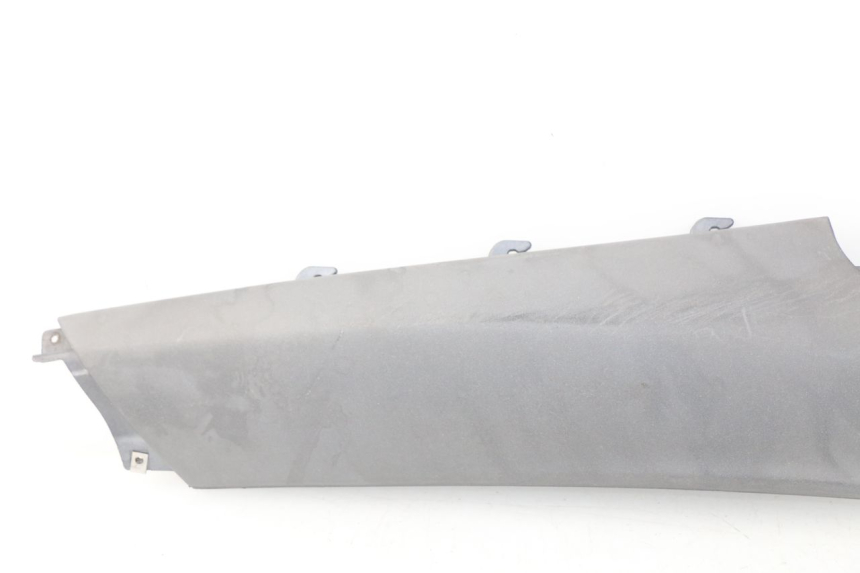 photo de PRAWA TYLNA LISTWA PROGOWA PIAGGIO X9 125 (2000 - 2003) - Widok ogólny