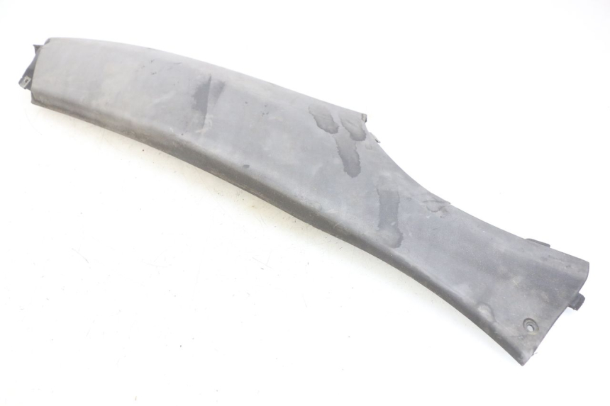 photo de PRAWA TYLNA LISTWA PROGOWA PIAGGIO X9 125 (2000 - 2003) - Zoom stanu zużycia