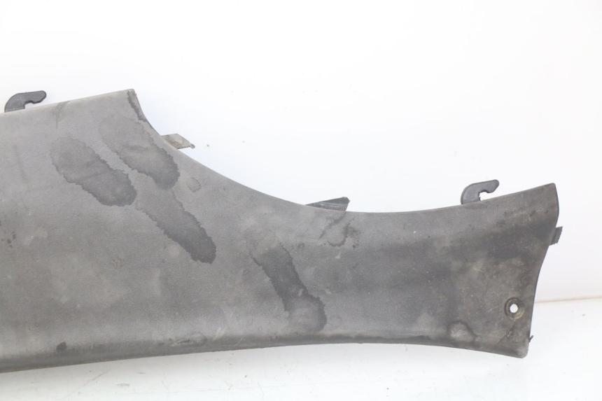 photo de PRAWA TYLNA LISTWA PROGOWA PIAGGIO X9 125 (2000 - 2003) - Punkty mocowania