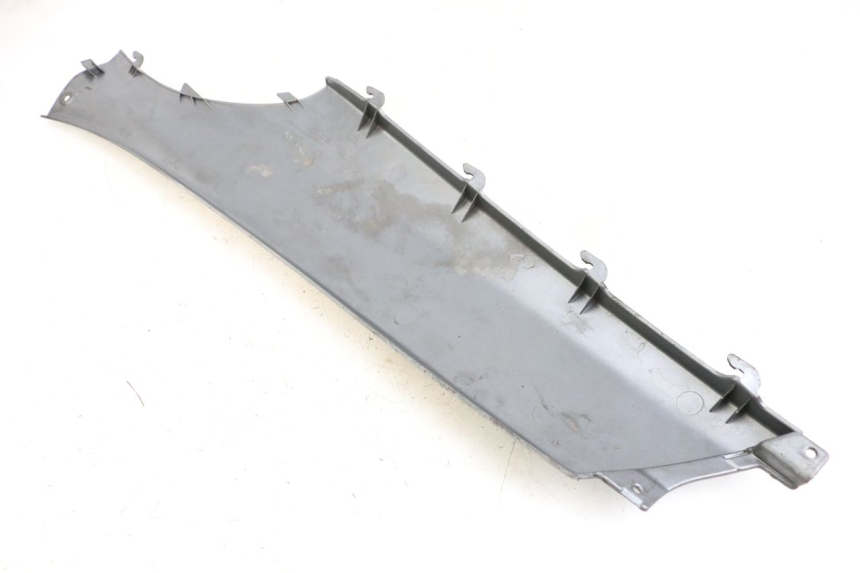 photo de PRAWA TYLNA LISTWA PROGOWA PIAGGIO X9 125 (2000 - 2003) - Zoom stanu zużycia