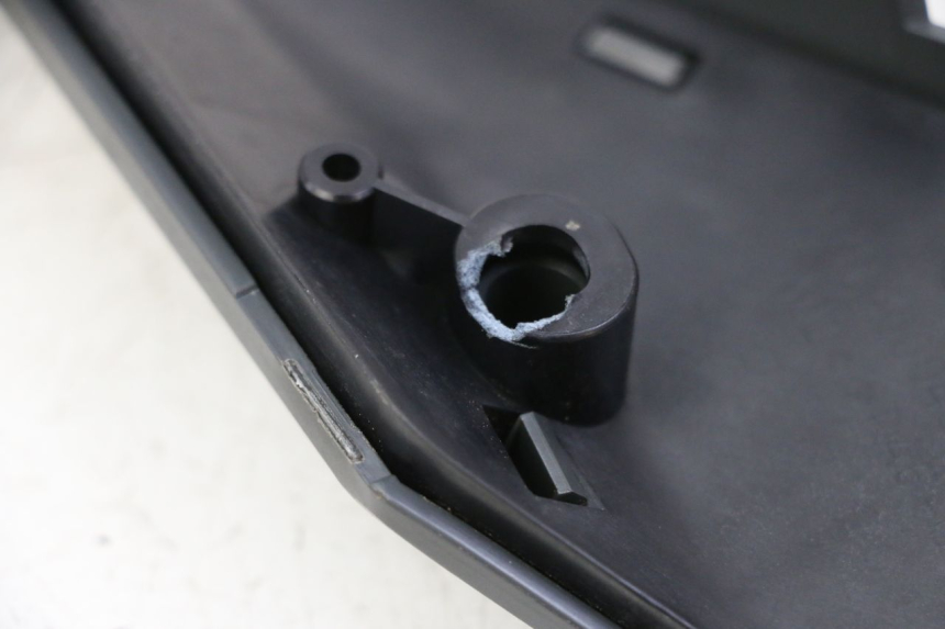 photo de PRAWA TYLNA LISTWA PROGOWA SEGWAY NINEBOT ZT3 PRO 1 - Zbliżenie techniczne