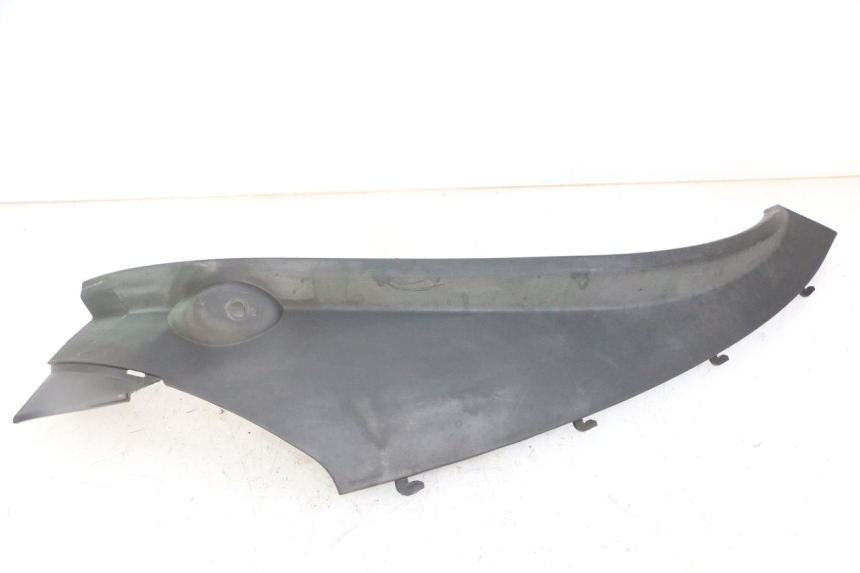 photo de TYLNY LEWY PROG PIAGGIO MP3 LT 300 (2010 - 2016) - Szczegóły charakterystyczne