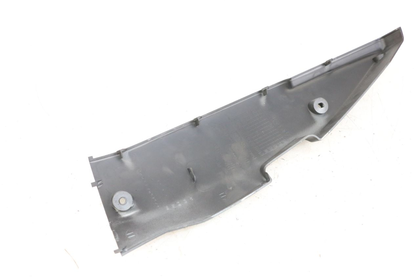 photo de PRAWA LISTWA BOCZNA DAELIM A-FOUR 2T 50 (2005 - 2012) - Zoom stanu zużycia