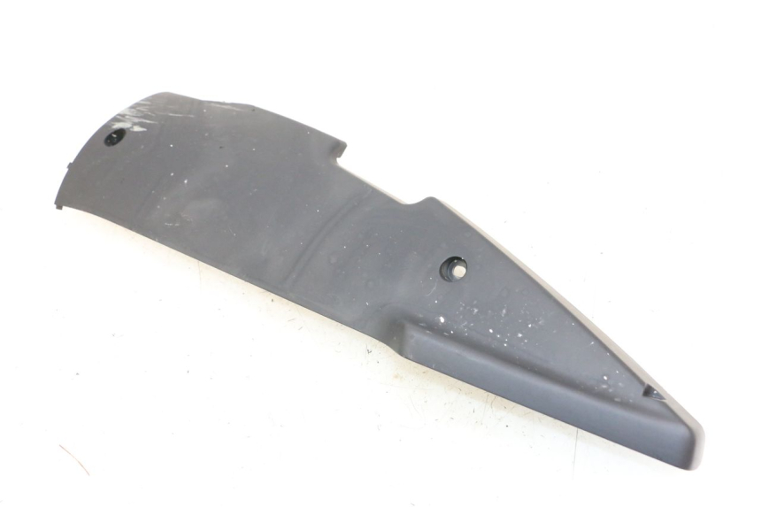 photo de PRAWA LISTWA BOCZNA DAELIM A-FOUR 2T 50 (2005 - 2012) - Zbliżenie techniczne