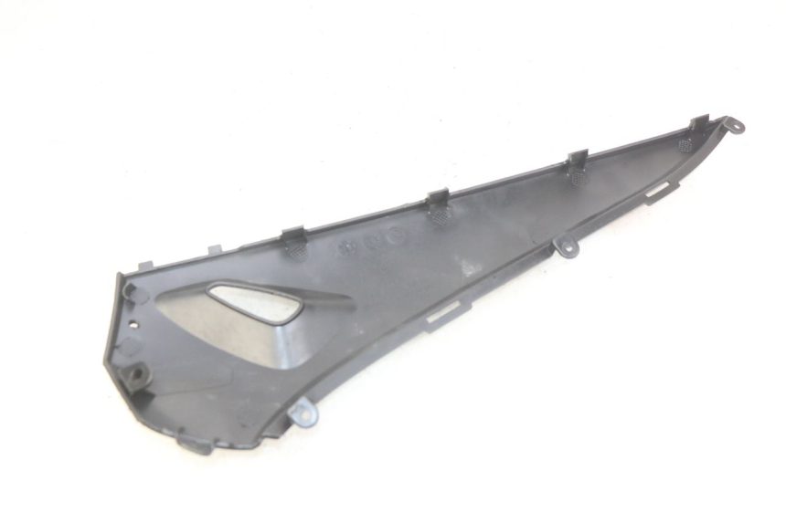 photo de PRAWA LISTWA BOCZNA KYMCO AGILITY 16+ 4T 50 (2018 - 2023) - Zoom stanu zużycia