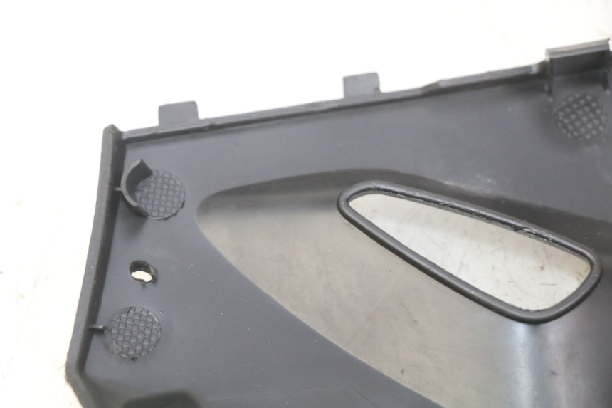 photo de PRAWA LISTWA BOCZNA KYMCO AGILITY 16+ 4T 50 (2018 - 2023) - Inny kąt widzenia