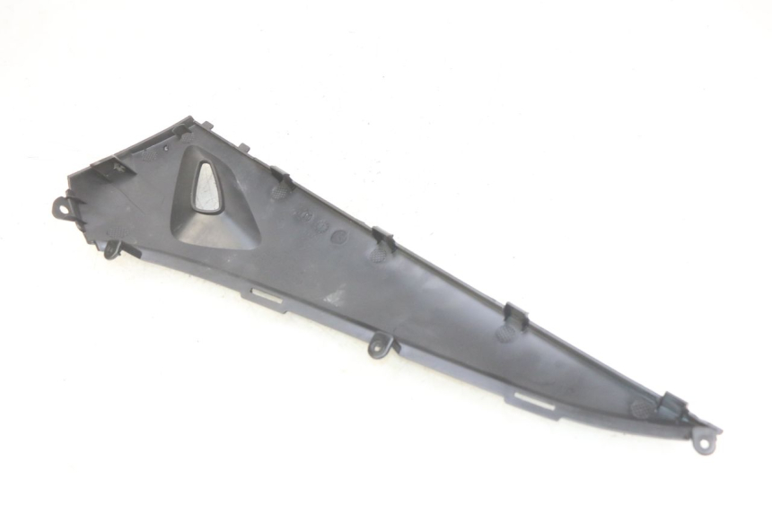 photo de PRAWA LISTWA BOCZNA KYMCO AGILITY 16+ 4T 50 (2018 - 2023) - Zbliżenie techniczne