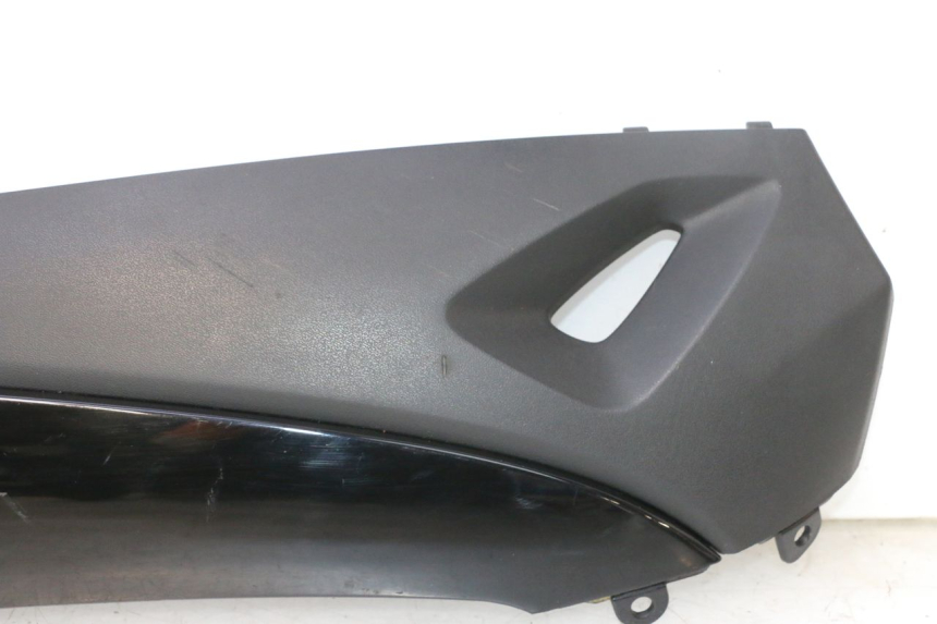 photo de PRAWA LISTWA PROGOWA KYMCO AGILITY CITY 16P 125 (2015 - 2024) - Szczegół części