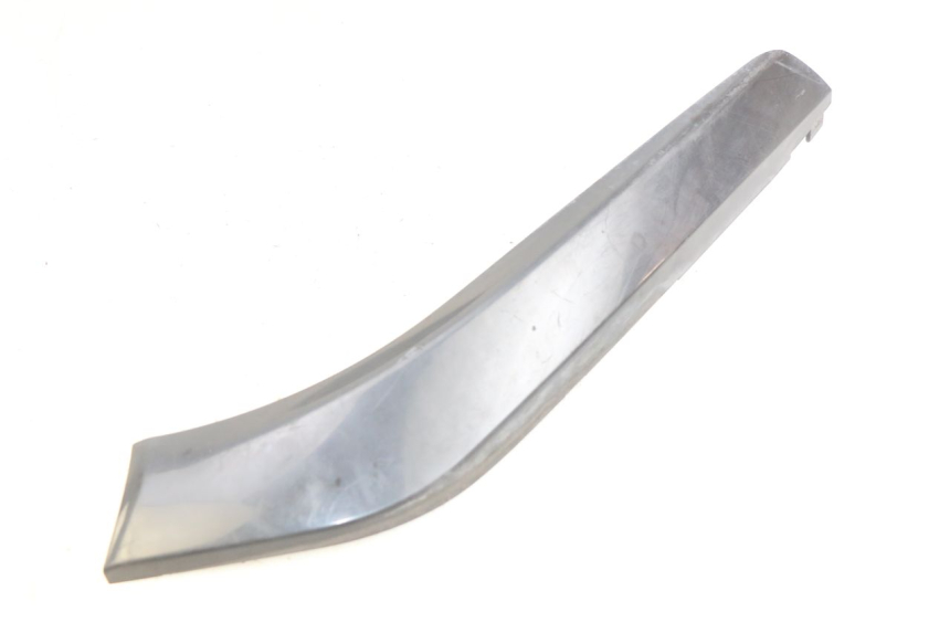 photo de PRAWA LISTWA BOCZNA PIAGGIO BEVERLY 125 (2010 - 2015) - Widok główny