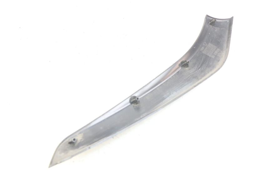 photo de PRAWA LISTWA BOCZNA PIAGGIO BEVERLY 125 (2010 - 2015) - Szczegół części