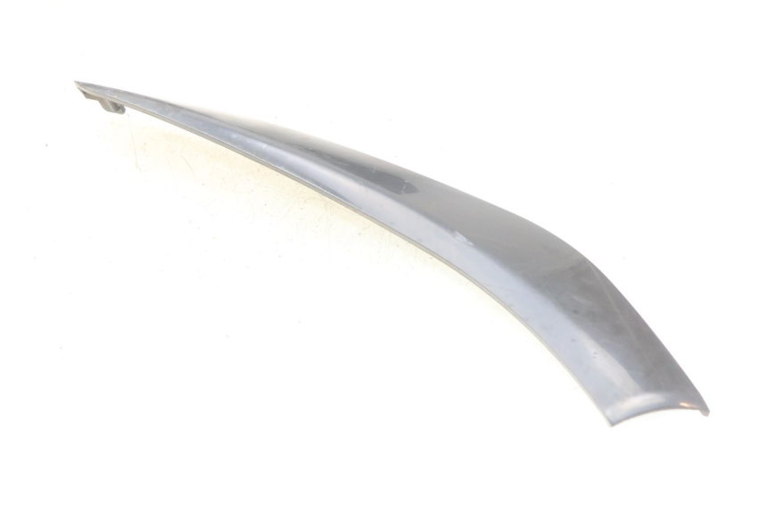 photo de PRAWA LISTWA BOCZNA PIAGGIO BEVERLY 125 (2010 - 2015) - Zoom stanu zużycia