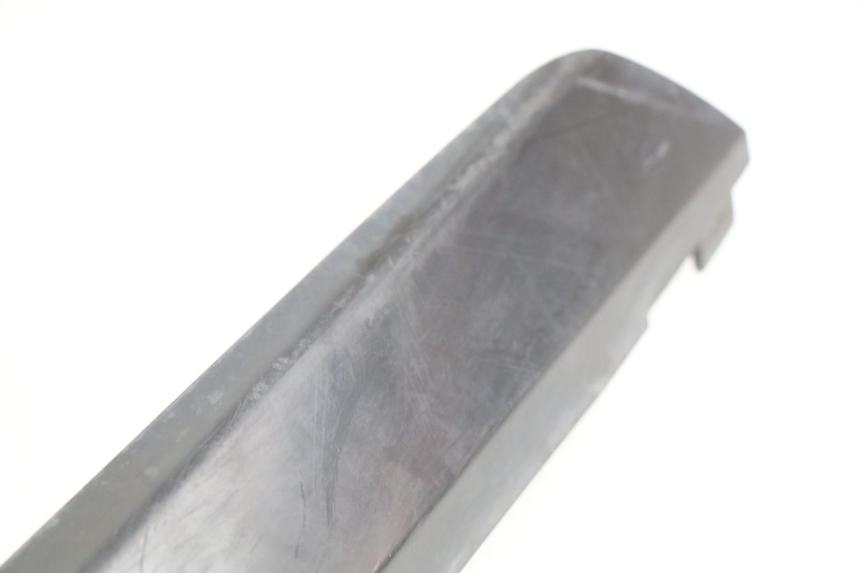 photo de PRAWA LISTWA BOCZNA PIAGGIO BEVERLY 125 (2010 - 2015) - Inny kąt widzenia