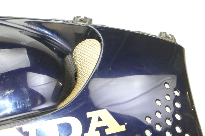 photo de PRAWA LISTWA BOCZNA HONDA CBR RR FIREBLADE 900 (1992 - 1994) - Zbliżenie komponentów