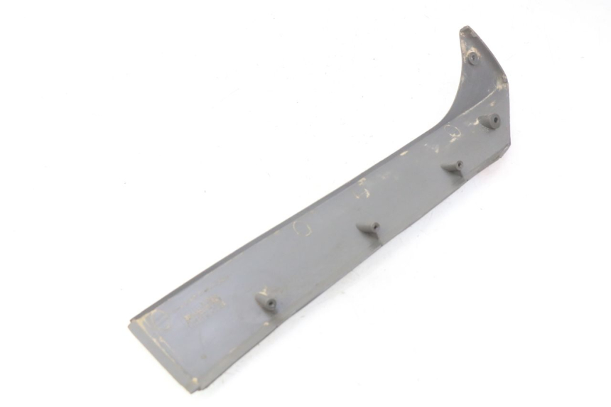 photo de PRAWA LISTWA PROGOWA SUZUKI CP 80 (1985 - 1996) - Zoom stanu zużycia