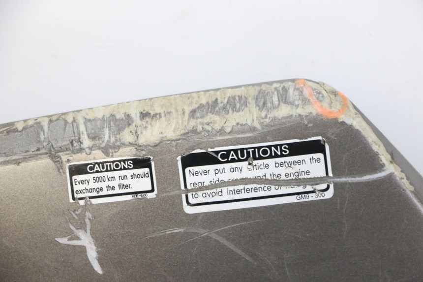 photo de PRAWA LISTWA BOCZNA KYMCO DINK STREET 125 (2009 - 2014) - Zbliżenie komponentów