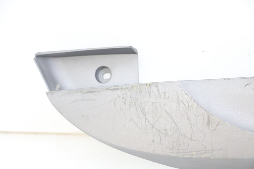 photo de PRAWA LISTWA BOCZNA SYM FIDDLE 3 III 125 (2014 - 2020) - Zbliżenie techniczne