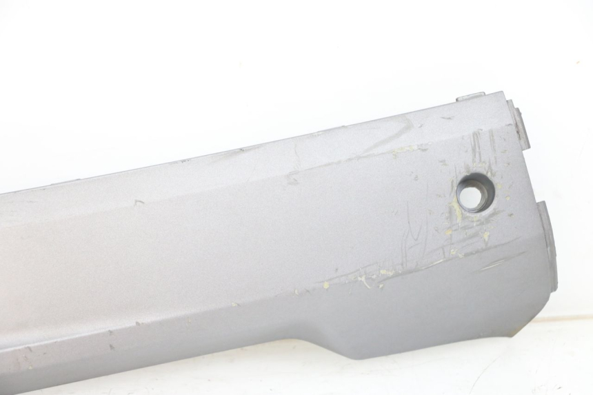 photo de PRAWA LISTWA BOCZNA SYM FIDDLE 3 III 125 (2014 - 2020) - Punkty mocowania