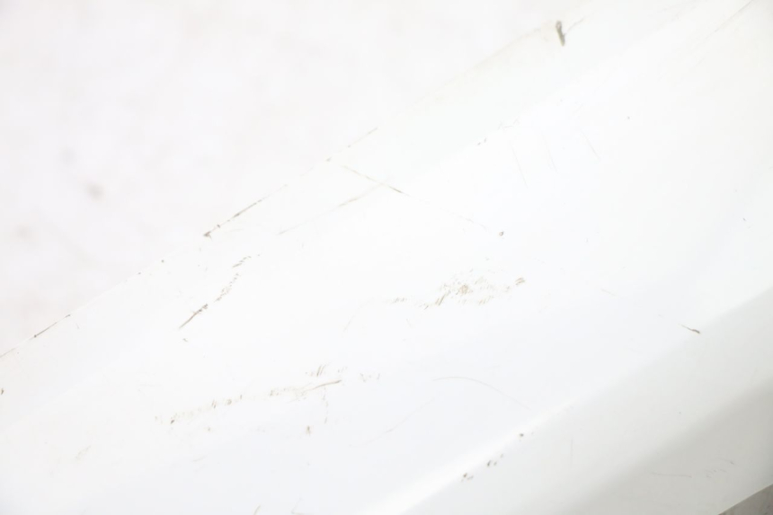 photo de PRAWA LISTWA BOCZNA SYM FIDDLE 3 III 125 (2014 - 2020) - Zbliżenie techniczne