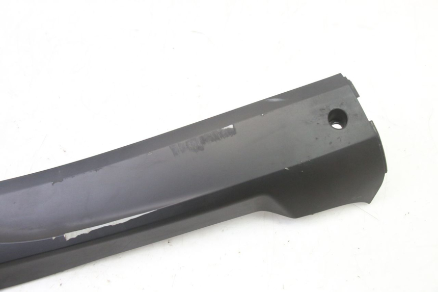 photo de PRAWA LISTWA PROGOWA SYM FIDDLE 3 III 50 (2014 - 2020) - Zoom stanu zużycia