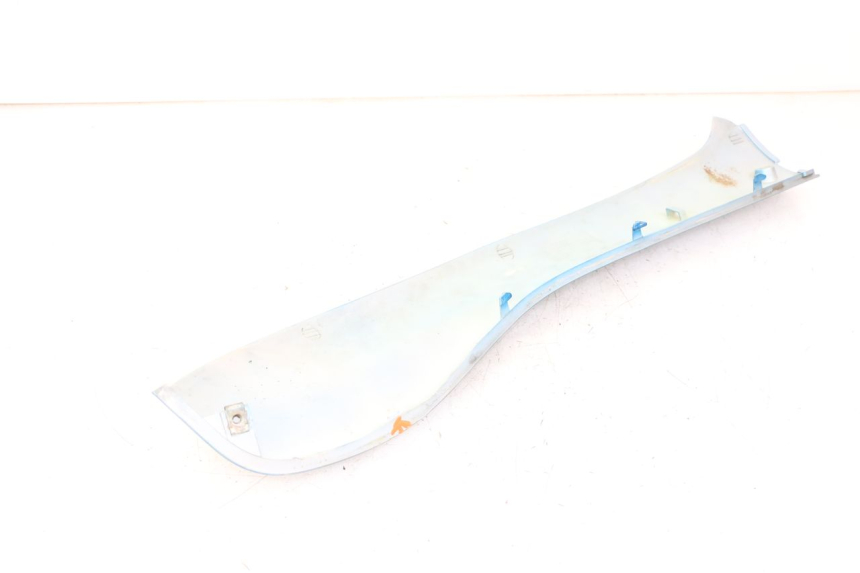 photo de PRAWA LISTWA PROGOWA SYM FIDDLE 125 (2008 - 2010) - Inny kąt widzenia