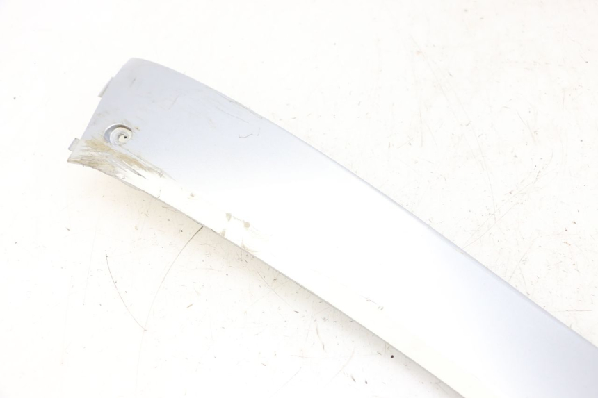 photo de PRAWA LISTWA PROGOWA MBK FLAME X 125 (2007 - 2016) - Szczegóły charakterystyczne