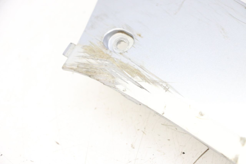 photo de PRAWA LISTWA PROGOWA MBK FLAME X 125 (2007 - 2016) - Zbliżenie komponentów