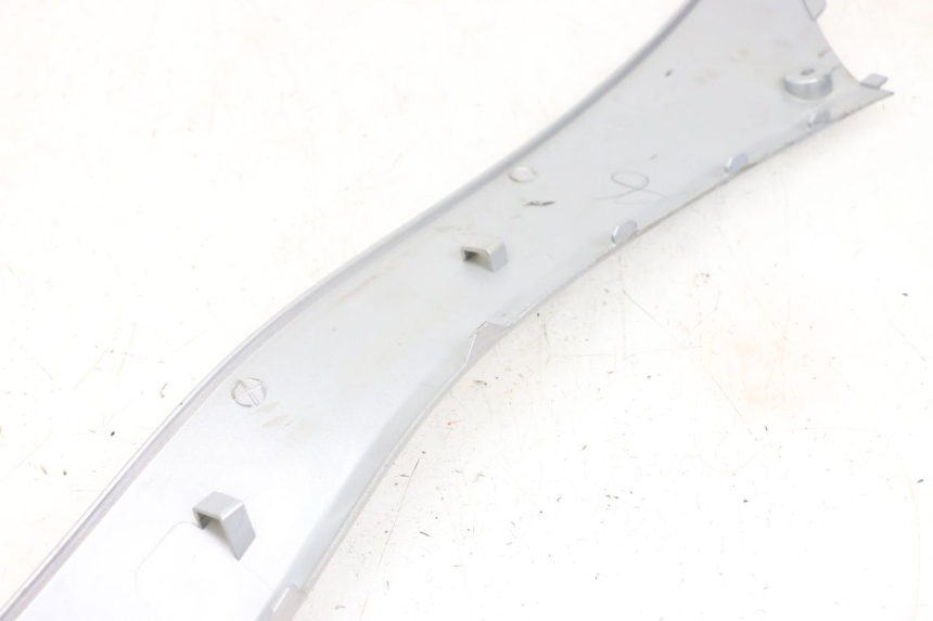 photo de PRAWA LISTWA PROGOWA MBK FLAME X 125 (2007 - 2016) - Punkty mocowania