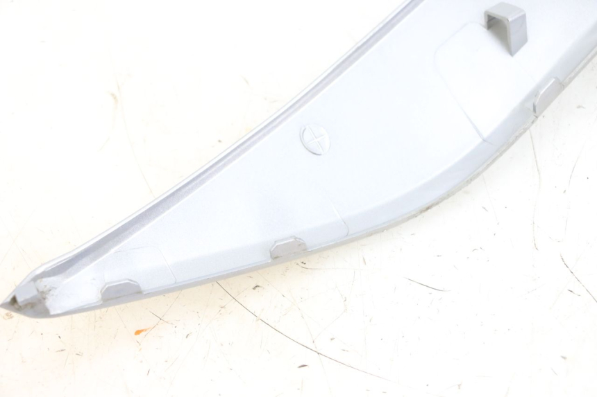 photo de PRAWA LISTWA PROGOWA MBK FLAME X 125 (2007 - 2016) - Stan powierzchni