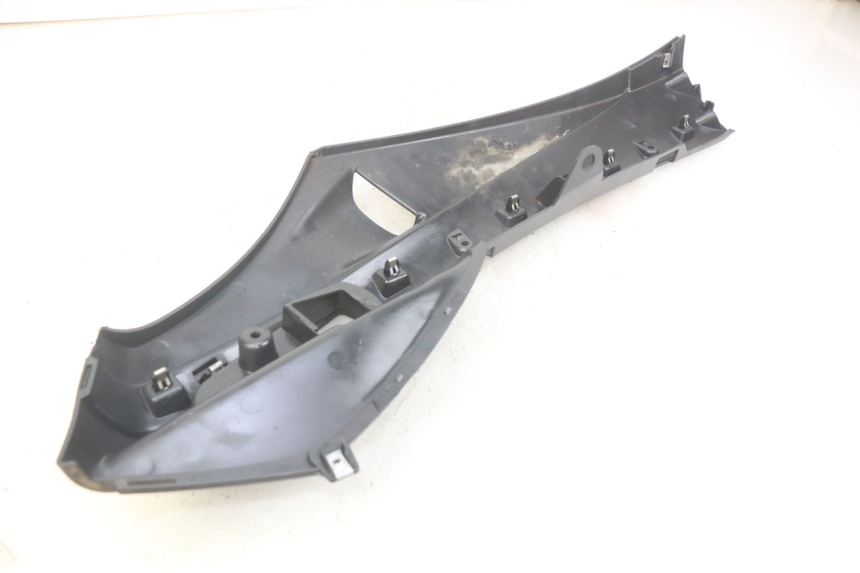 photo de PRAWA LISTWA PROGOWA PIAGGIO FLY 4T 50 (2013 - 2017) - Inny kąt widzenia